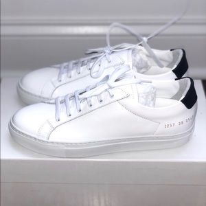 COMMON PROJECTS RETRO LOW WHITE / BLACK